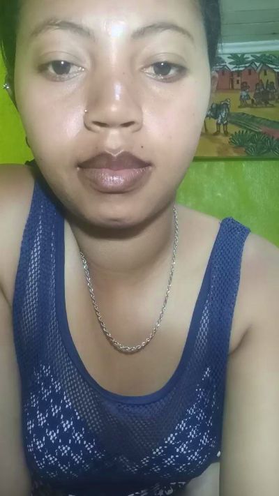 Carinahot02 live cam on Cam4