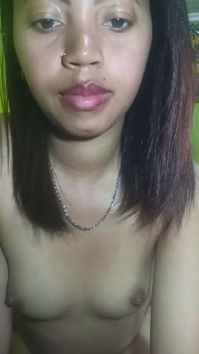 Carinahot02 live cam on Cam4