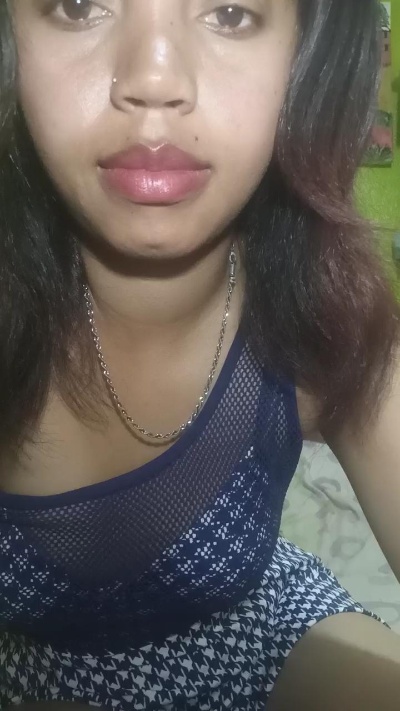 Carinahot02 live cam on Cam4