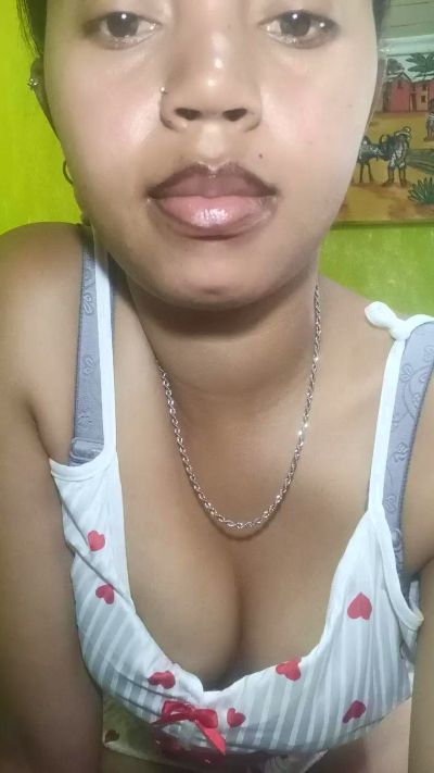 Carinahot02 live cam on Cam4