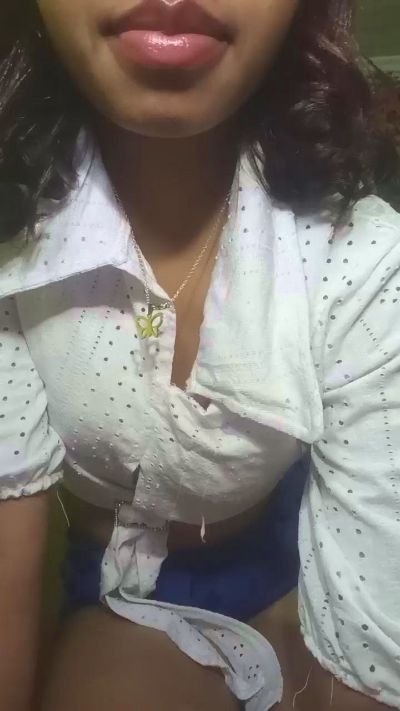 Carinahot02 live cam on Cam4