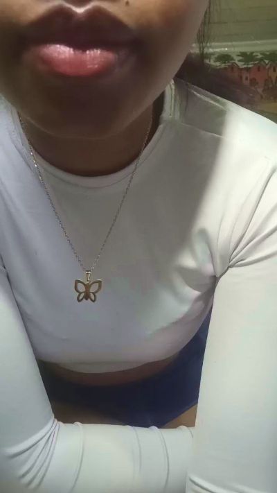 Carinahot02 live cam on Cam4