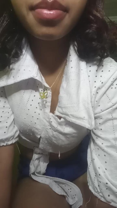 Carinahot02 live cam on Cam4