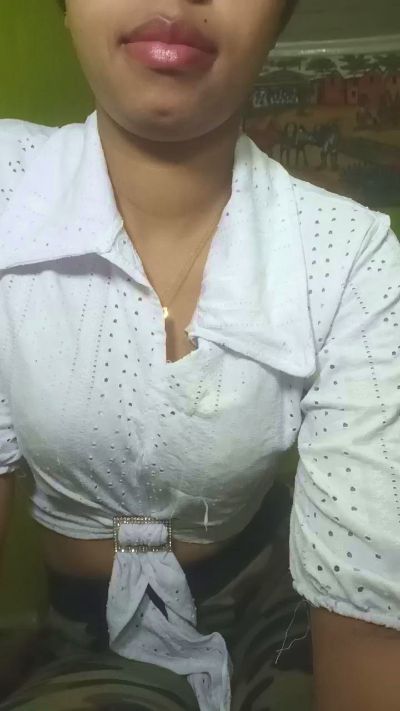 Carinahot02 live cam on Cam4