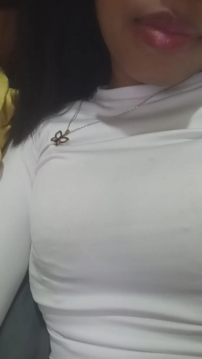 Carinahot02 live cam on Cam4