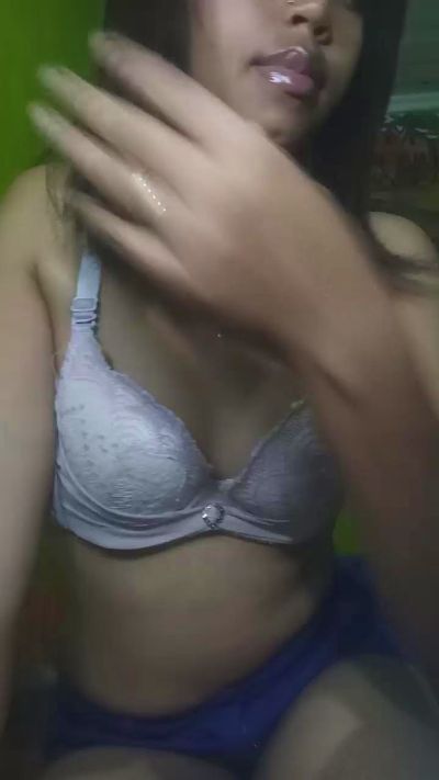 Carinahot02 live cam on Cam4