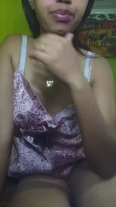 Carinahot02 live cam on Cam4