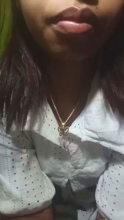 Carinahot02 live cam on Cam4