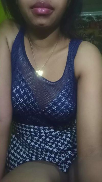 Carinahot02 live cam on Cam4