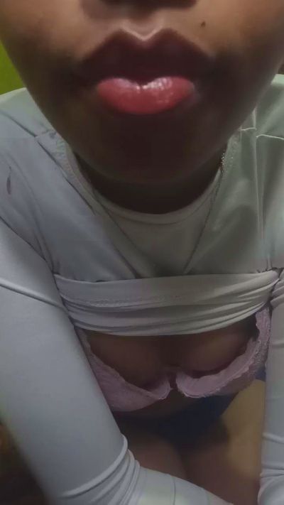 Carinahot02 live cam on Cam4