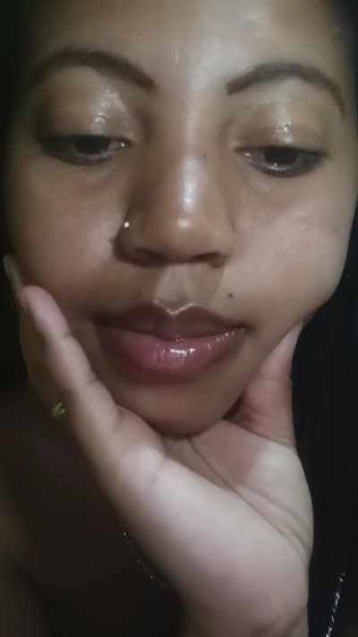Carinahot02 live cam on Cam4