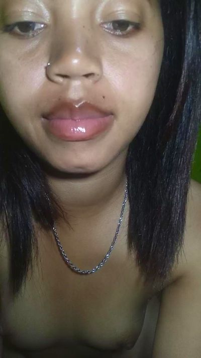 Carinahot02 live cam on Cam4