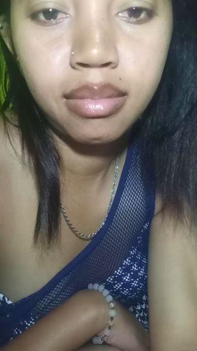 Carinahot02 live cam on Cam4