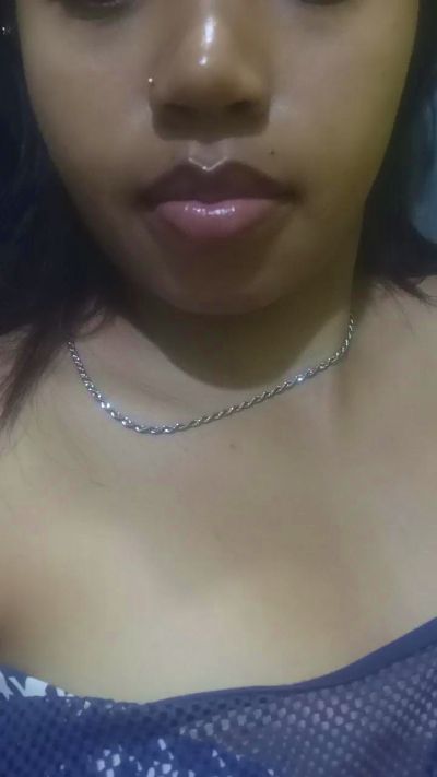 Carinahot02 live cam on Cam4