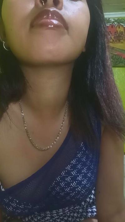 Carinahot02 live cam on Cam4