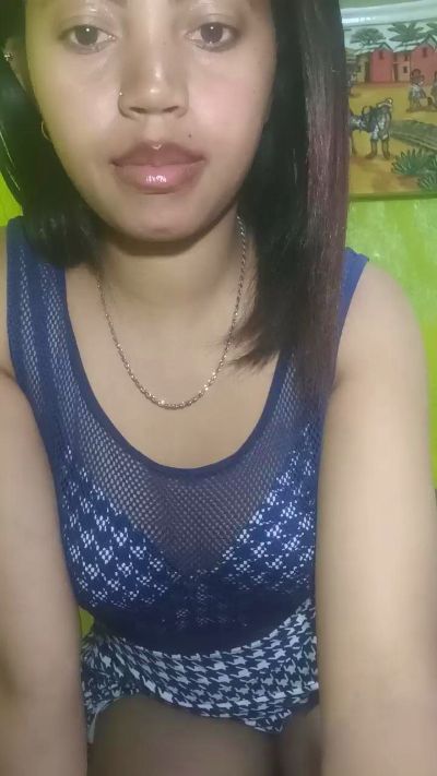 Carinahot02 live cam on Cam4