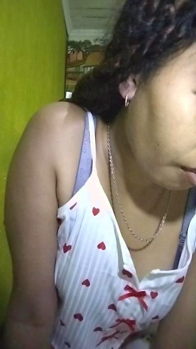 Carinahot02 live cam on Cam4
