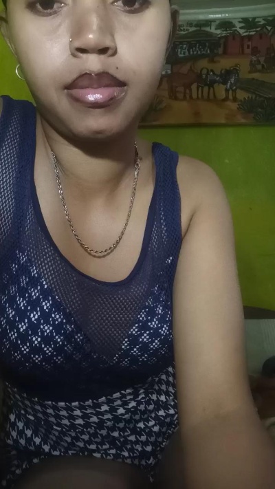 Carinahot02 live cam on Cam4