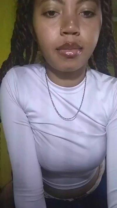 Carinahot02 live cam on Cam4