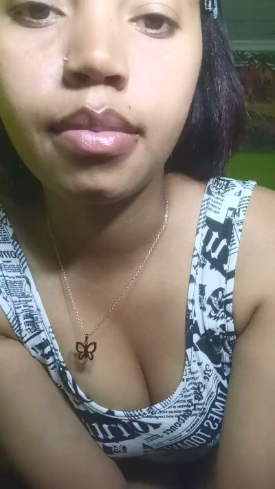 Carinahot02 live cam on Cam4