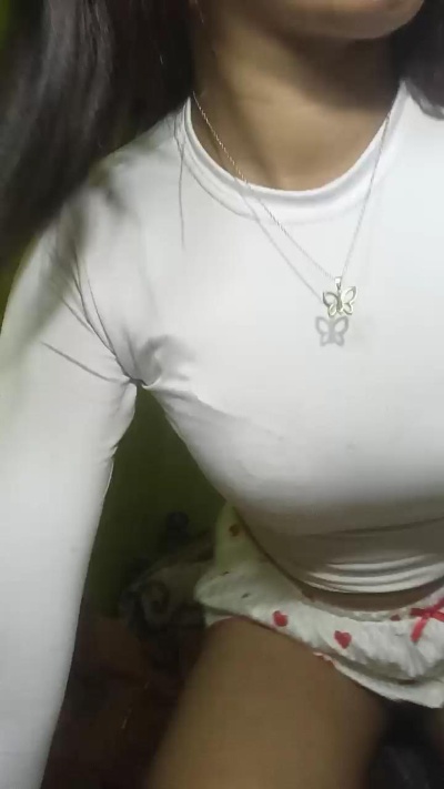 Carinahot02 live cam on Cam4