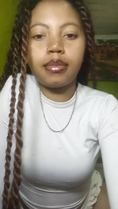 Carinahot02 live cam on Cam4