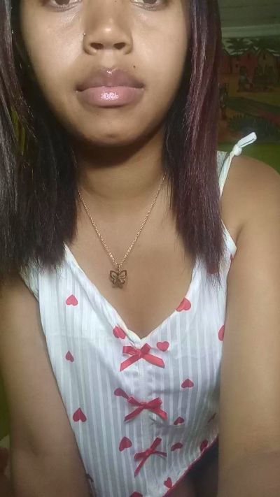 Carinahot02 live cam on Cam4
