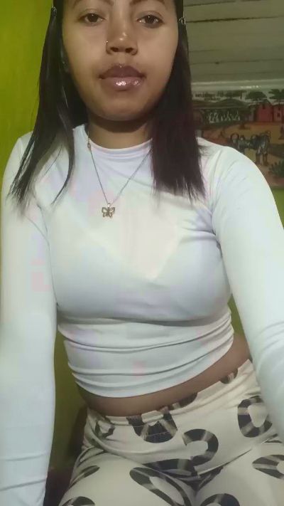 Carinahot02 live cam on Cam4