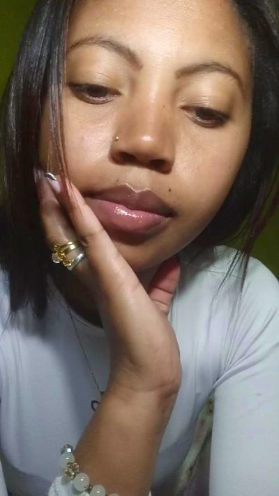 Carinahot02 live cam on Cam4