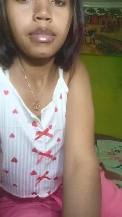 Carinahot02 live cam on Cam4