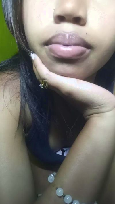 Carinahot02 live cam on Cam4