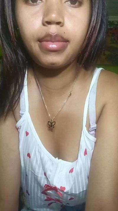 Carinahot02 live cam on Cam4