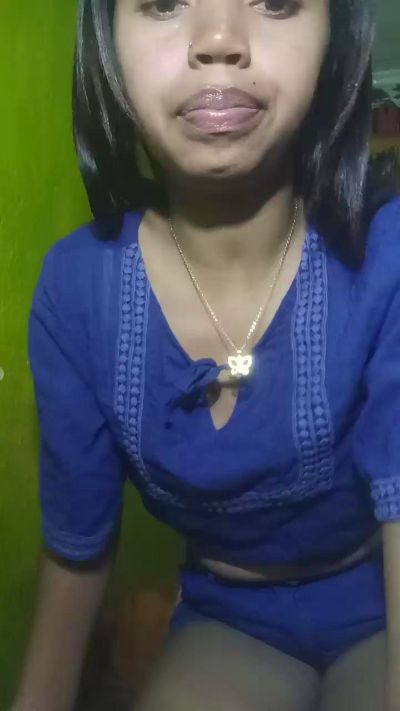 Carinahot02 live cam on Cam4