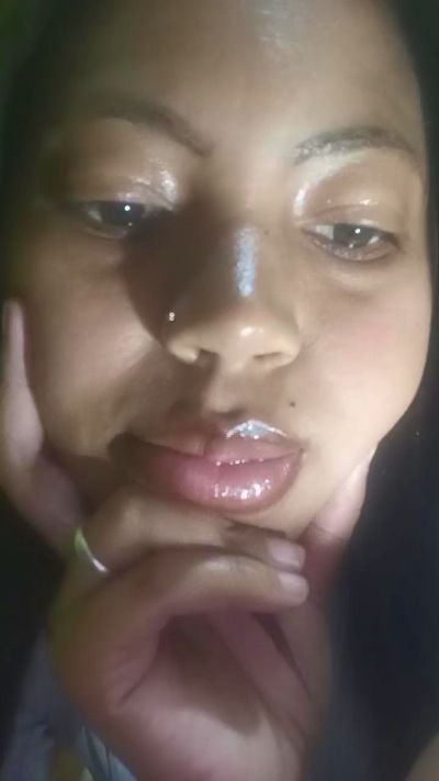 Carinahot02 live cam on Cam4