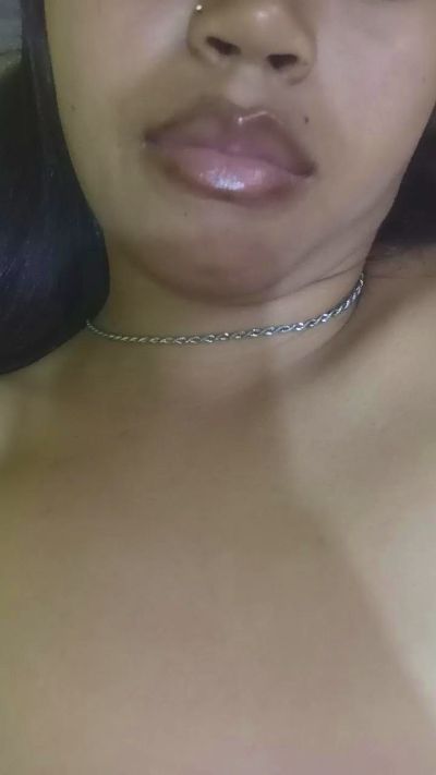 Carinahot02 live cam on Cam4