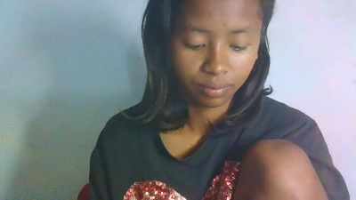 Carinajolie live cam on Cam4