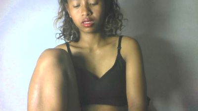 Carinajolie live cam on Cam4