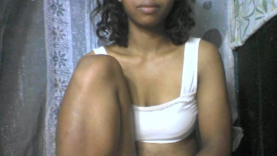 Carinajolie live cam on Cam4