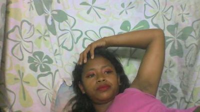 Carinajolie live cam on Cam4