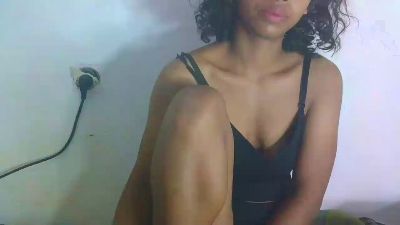 Carinajolie live cam on Cam4