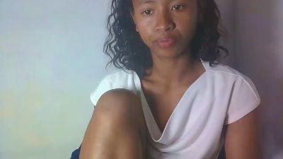 Carinajolie live cam on Cam4