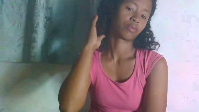 Carinajolie live cam on Cam4