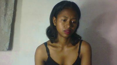 Carinajolie live cam on Cam4