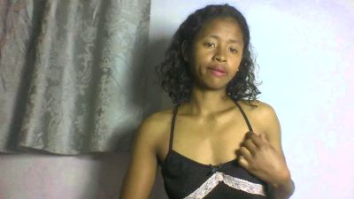 Carinajolie live cam on Cam4