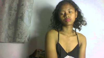 Carinajolie live cam on Cam4