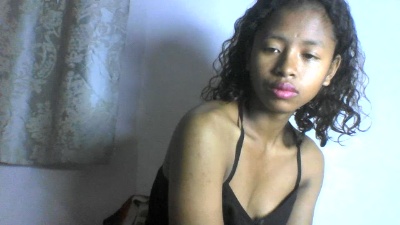 Carinajolie live cam on Cam4
