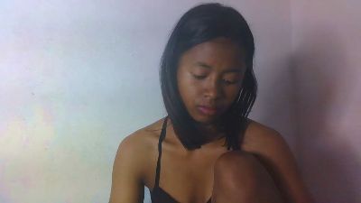 Carinajolie live cam on Cam4
