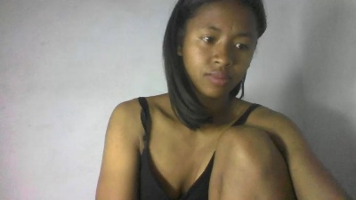 Carinajolie live cam on Cam4