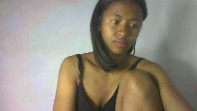 Carinajolie live cam on Cam4