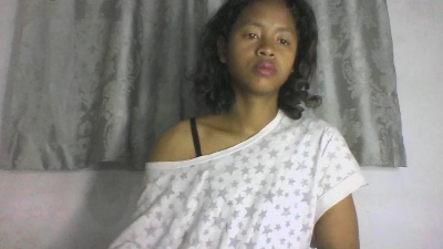 Carinajolie live cam on Cam4